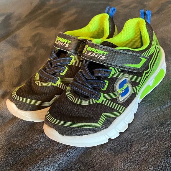 sketchers light up shoes boys
